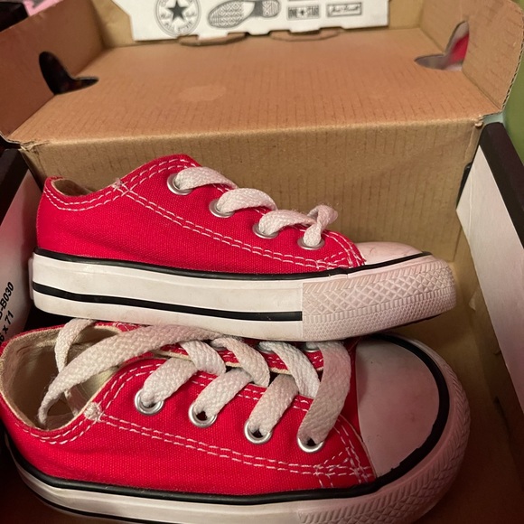 Red converse 5c Clearance
